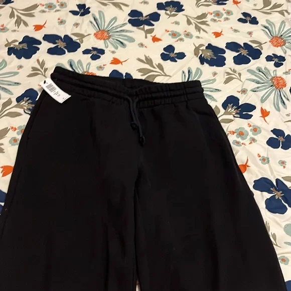 Aritzia TNA NWT Wide leg sweatpants - Picture 4 of 4